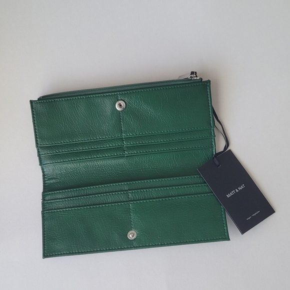 Matt & Nat Vegan Slim Bifold Wallet in Mural Green- Rome - Picture 6 of 7